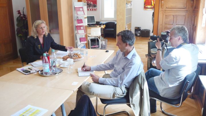 Seit zehn Jahren berät \"QM Börchers Consulting\" Ärzte, Krankenhäuser und weitere Einrichtungen im Gesundheitswesen. Deutschlandweit deckt das Unternehmen von Dr. Kirstin Börcher mögliche Schwachstellen auf. Dafür arbeiten insgesamt fünf fest angestellte Mitarbeiter im Herner Unternehmen.  Unternehmen in Herne berät bundesweit Krankenhäuser | WAZ.de - Lesen Sie mehr auf: http://www.derwesten.de/staedte/nachrichten-aus-herne-und-wanne-eickel/unternehmen-in-herne-beraet-bundesweit-krankenhaeuser-id9606388.html#plx1825204100